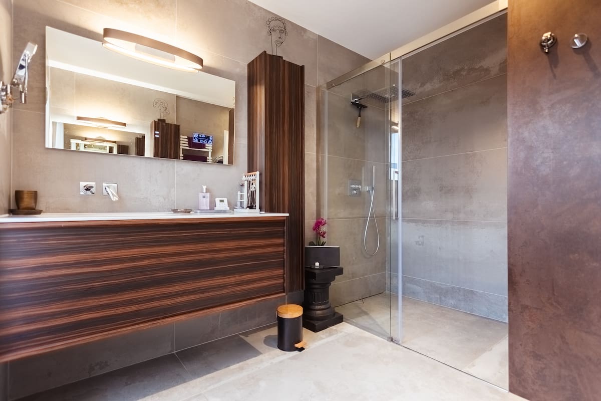 21-douche-transformation-complete-meuble-vasque-bois-chaud-ambiance-cosy (1)