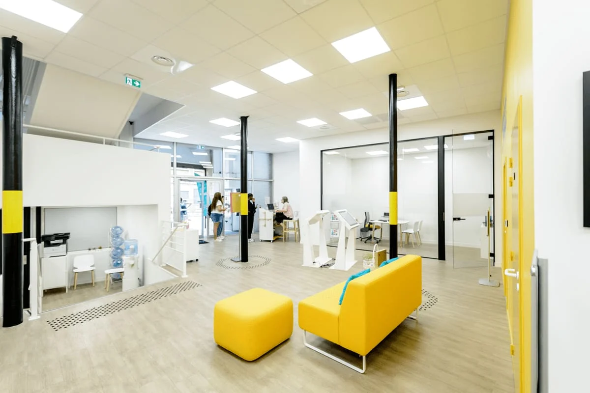 10-accueil-lumineux-spacieux-colore-fun-amusant