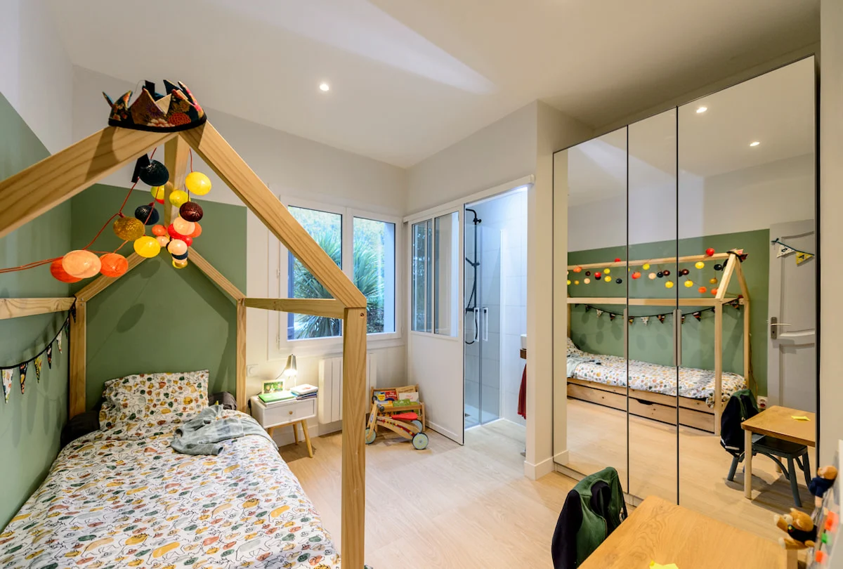 chambre-enfant-après-lit-cabane-